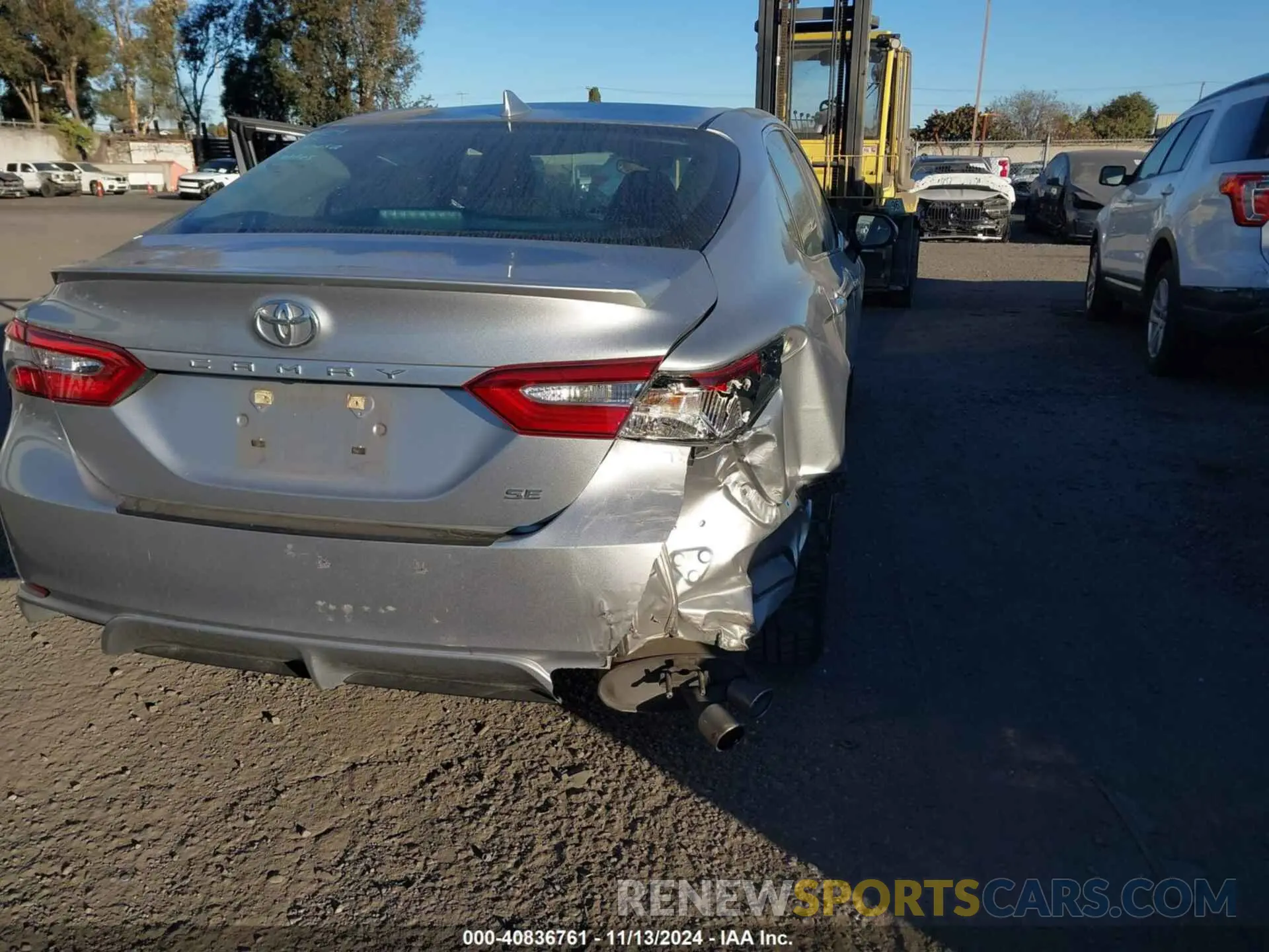 17 fotografías del automóvil dañado 4T1B11HK6KU164958 TOYOTA CAMRY 2019