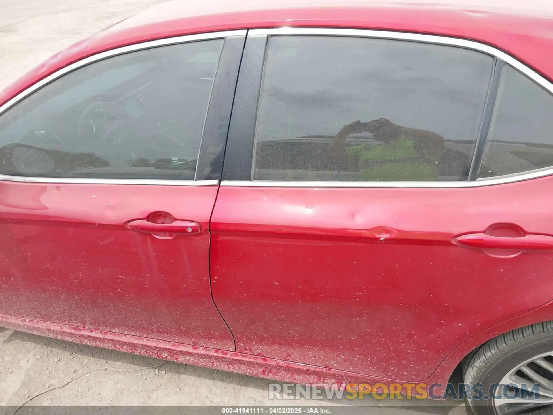 14 fotografías del automóvil dañado 4T1B11HK6KU169187 TOYOTA CAMRY 2019