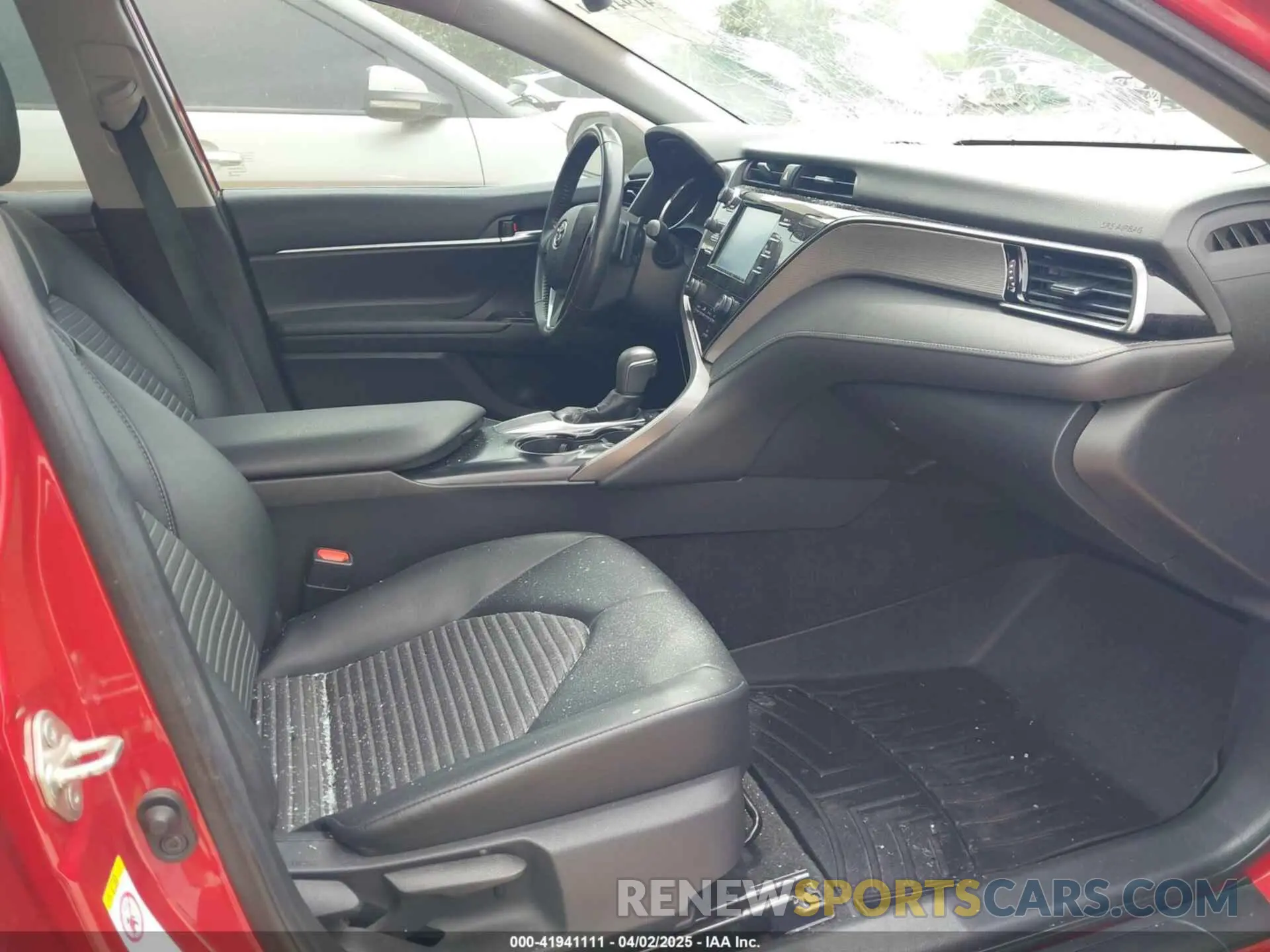 5 fotografías del automóvil dañado 4T1B11HK6KU169187 TOYOTA CAMRY 2019
