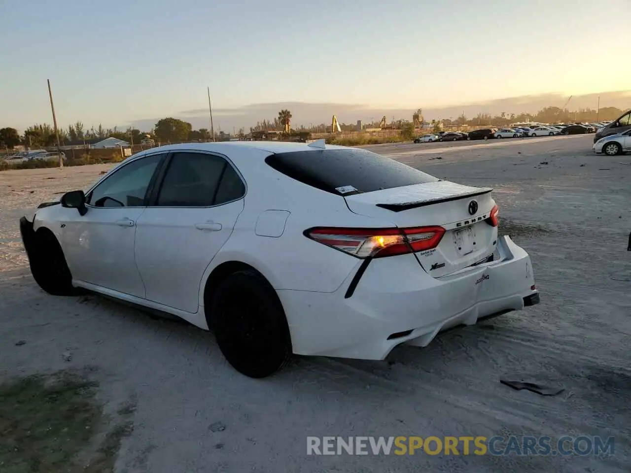 3 fotografías del automóvil dañado 4T1B11HK6KU172283 TOYOTA CAMRY 2019