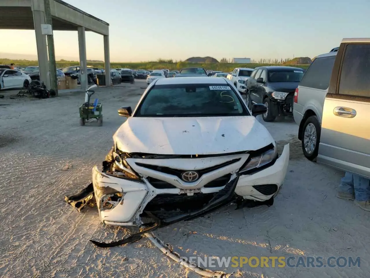 9 fotografías del automóvil dañado 4T1B11HK6KU172283 TOYOTA CAMRY 2019