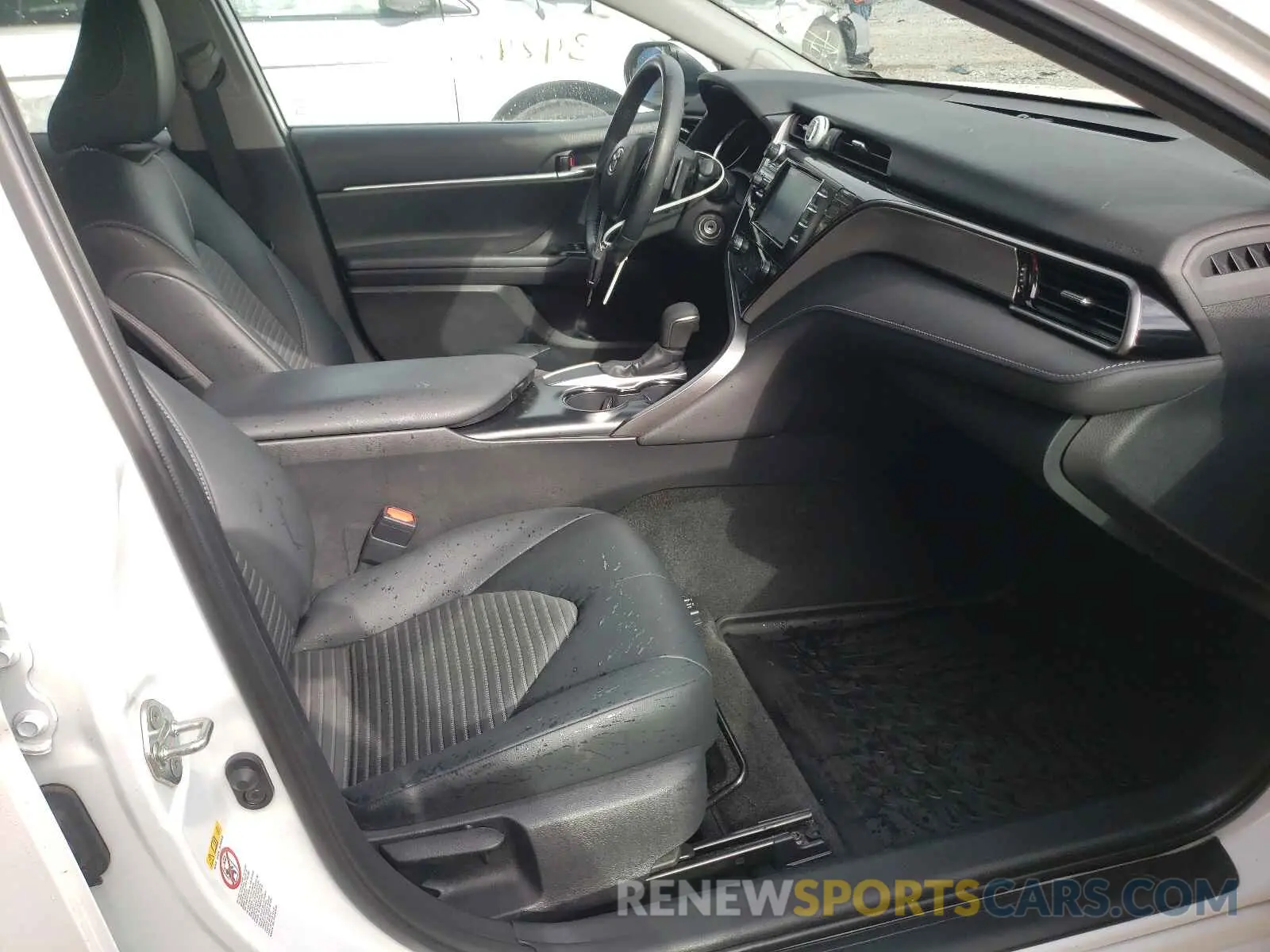 5 fotografías del automóvil dañado 4T1B11HK6KU173031 TOYOTA CAMRY 2019