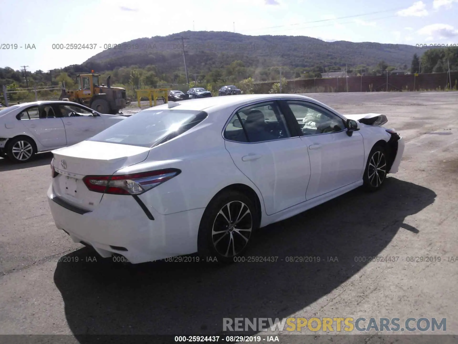 4 fotografías del automóvil dañado 4T1B11HK6KU174017 TOYOTA CAMRY 2019
