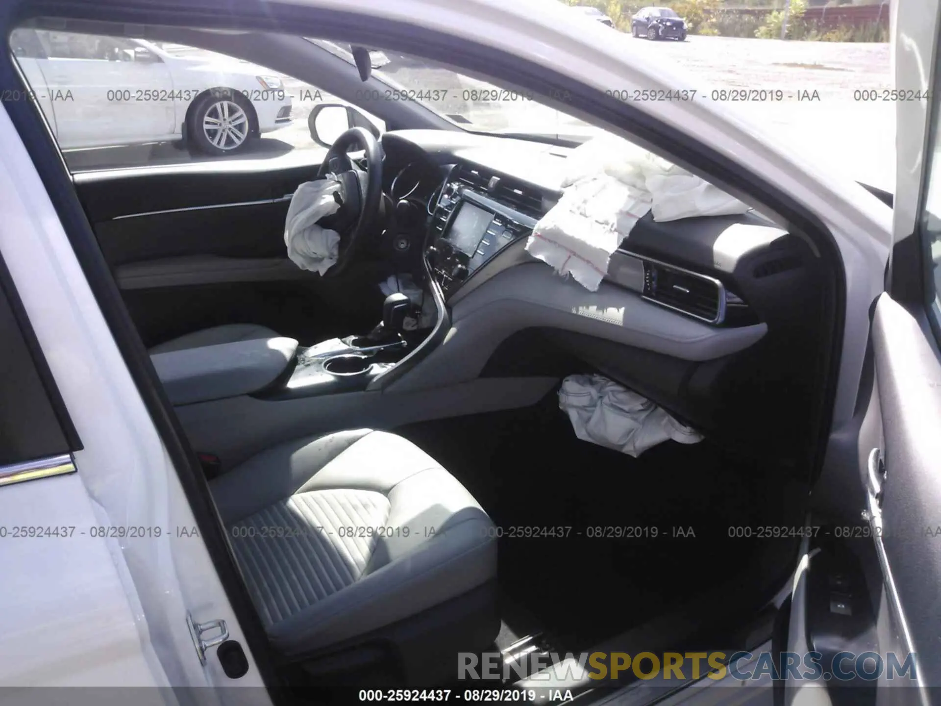 5 fotografías del automóvil dañado 4T1B11HK6KU174017 TOYOTA CAMRY 2019