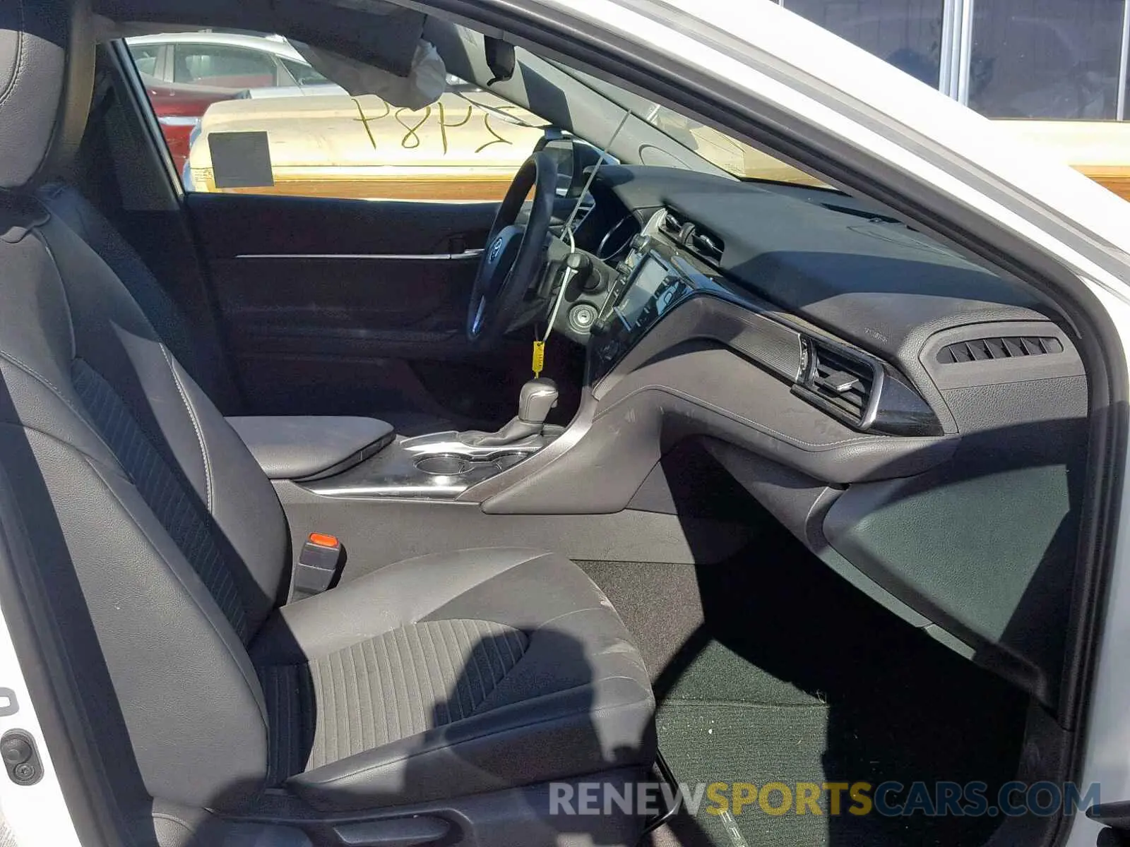 5 fotografías del automóvil dañado 4T1B11HK6KU187589 TOYOTA CAMRY 2019