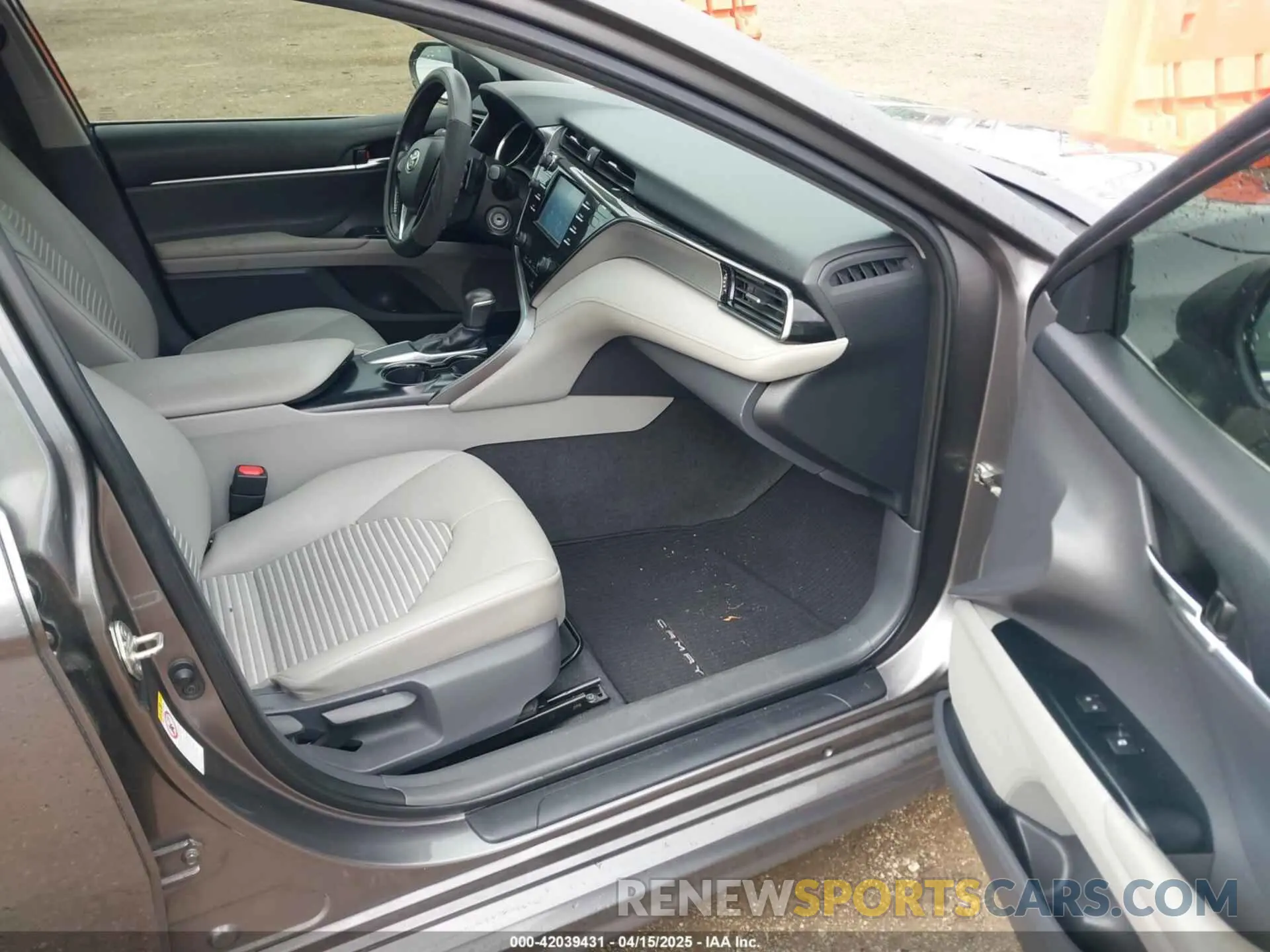 5 fotografías del automóvil dañado 4T1B11HK6KU193067 TOYOTA CAMRY 2019