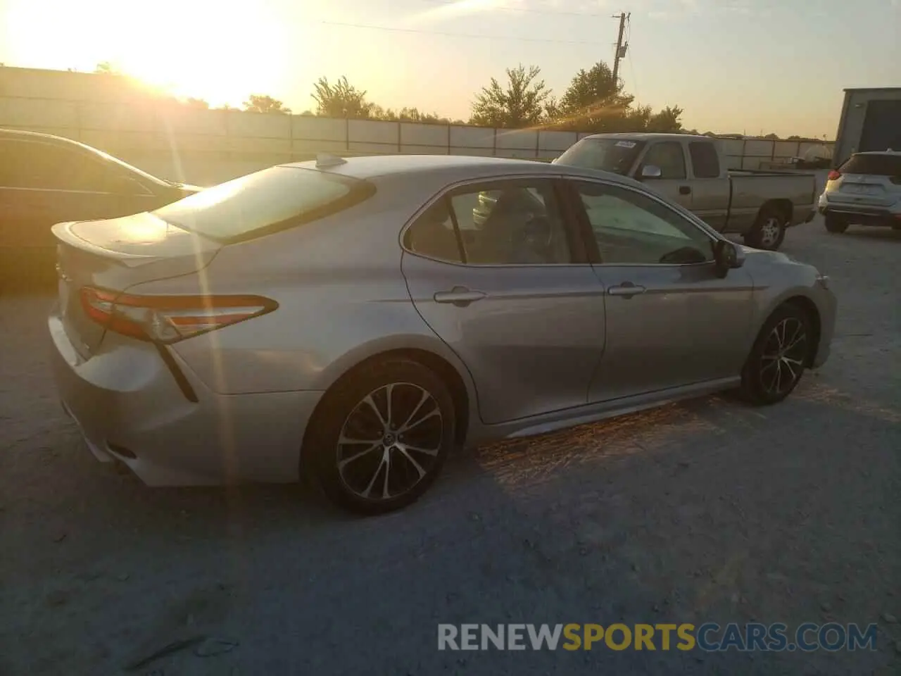 3 fotografías del automóvil dañado 4T1B11HK6KU204049 TOYOTA CAMRY 2019