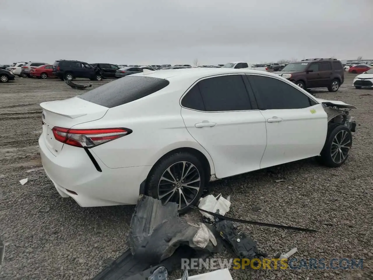 3 fotografías del automóvil dañado 4T1B11HK6KU211678 TOYOTA CAMRY 2019