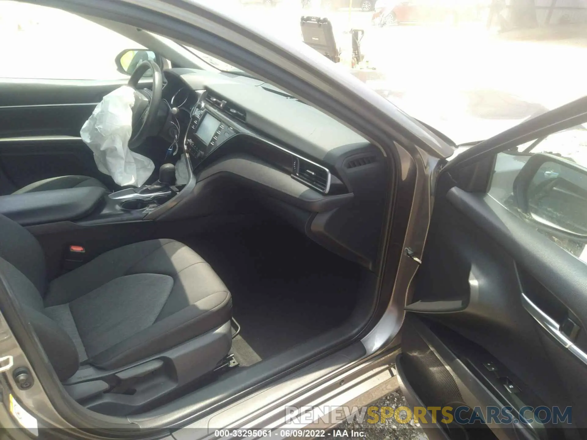 5 fotografías del automóvil dañado 4T1B11HK6KU219151 TOYOTA CAMRY 2019