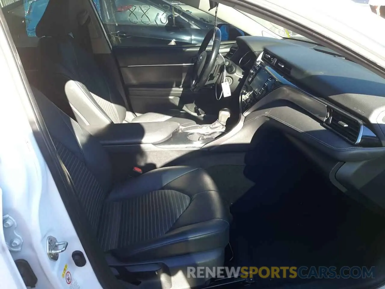 5 fotografías del automóvil dañado 4T1B11HK6KU226357 TOYOTA CAMRY 2019