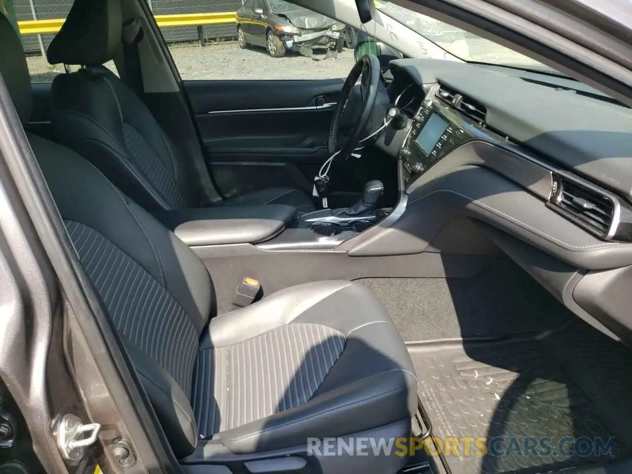 5 fotografías del automóvil dañado 4T1B11HK6KU226844 TOYOTA CAMRY 2019