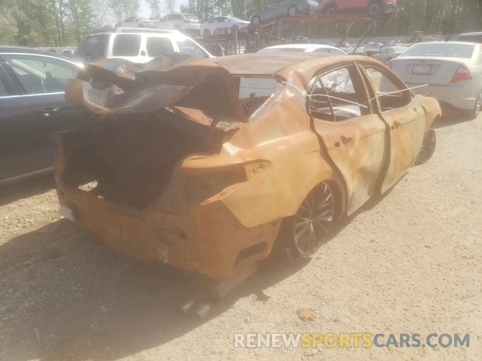 4 fotografías del automóvil dañado 4T1B11HK6KU228495 TOYOTA CAMRY 2019