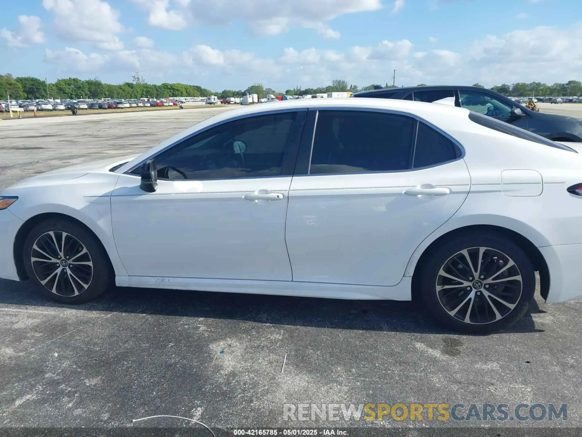 14 fotografías del automóvil dañado 4T1B11HK6KU230652 TOYOTA CAMRY 2019