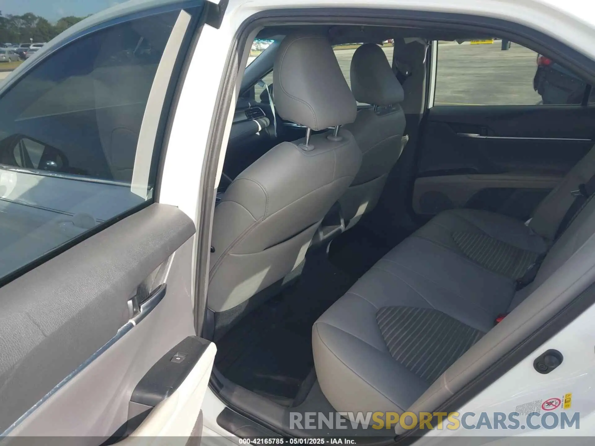 8 fotografías del automóvil dañado 4T1B11HK6KU230652 TOYOTA CAMRY 2019
