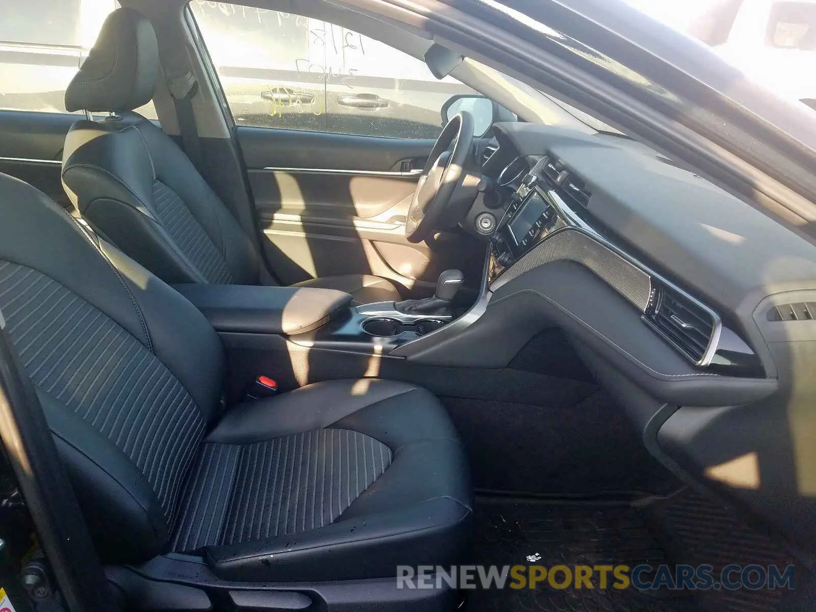 5 fotografías del automóvil dañado 4T1B11HK6KU235382 TOYOTA CAMRY 2019