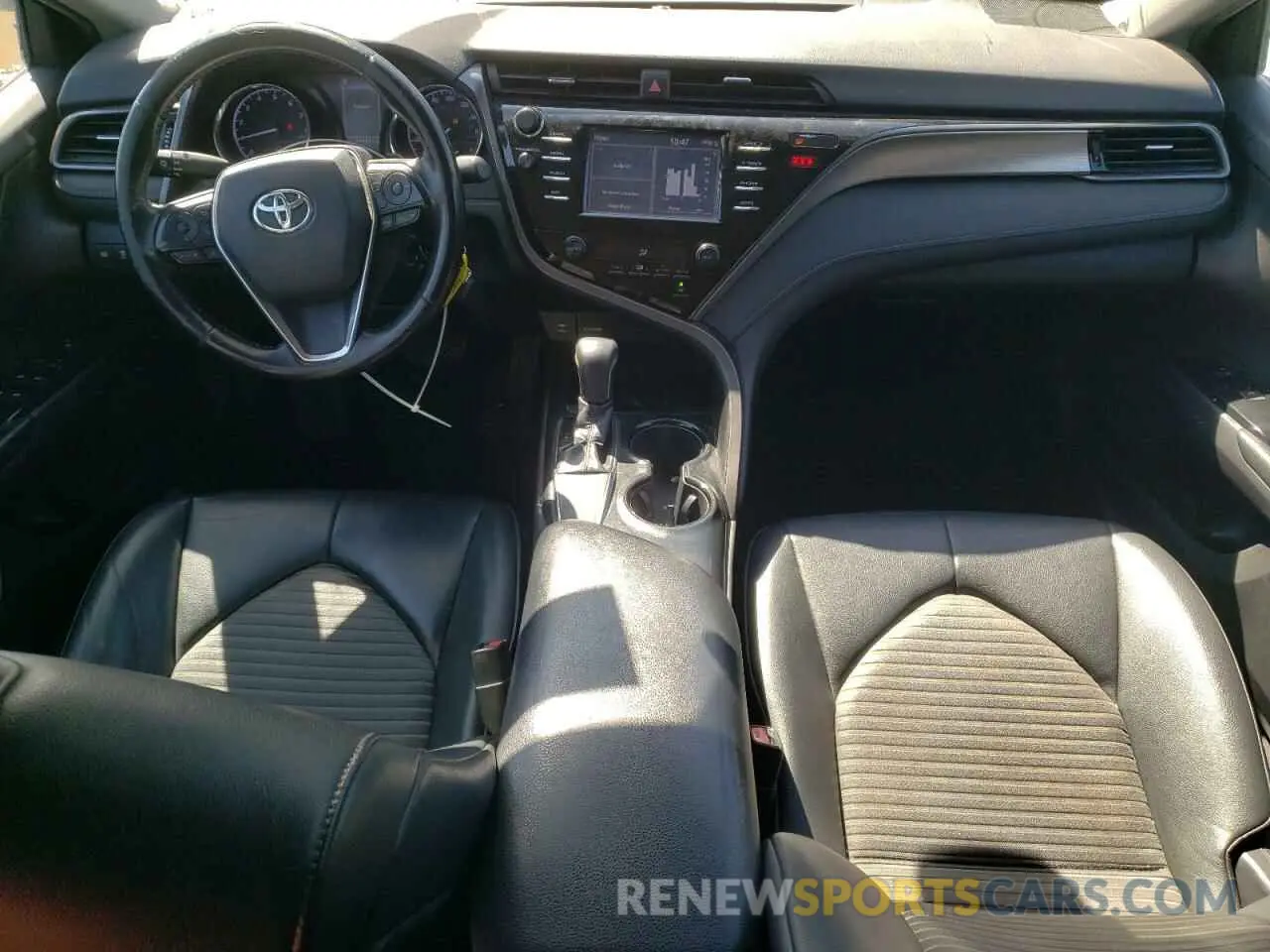8 fotografías del automóvil dañado 4T1B11HK6KU236287 TOYOTA CAMRY 2019