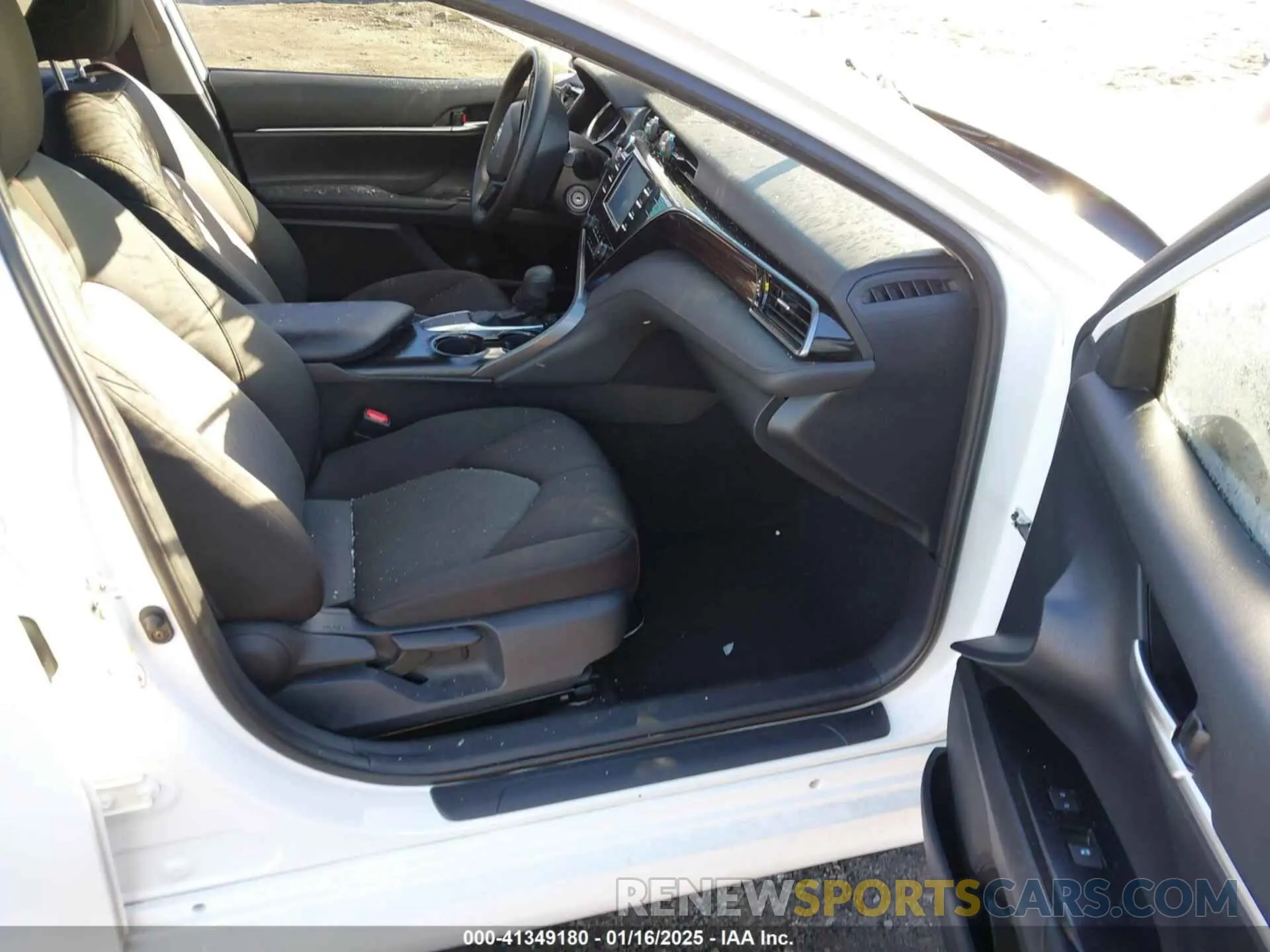 5 fotografías del automóvil dañado 4T1B11HK6KU247578 TOYOTA CAMRY 2019