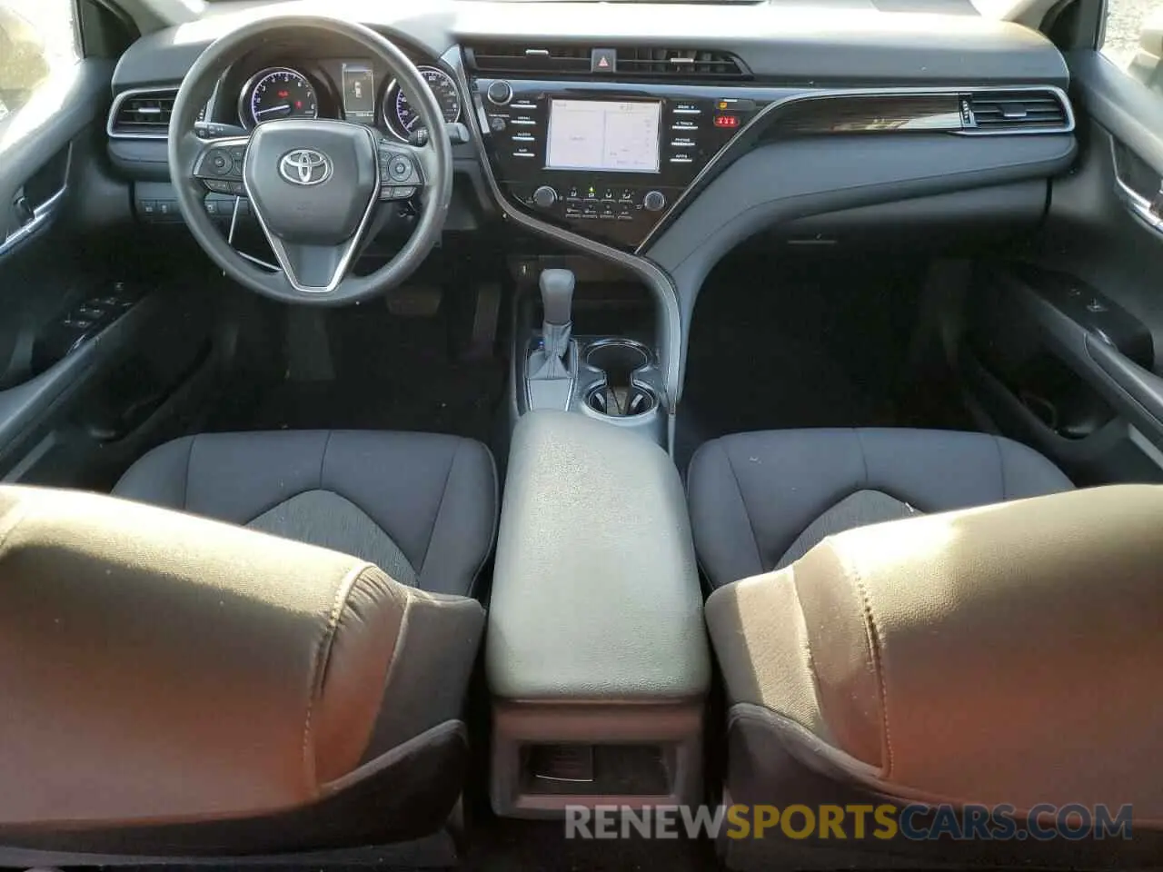 8 fotografías del automóvil dañado 4T1B11HK6KU253994 TOYOTA CAMRY 2019