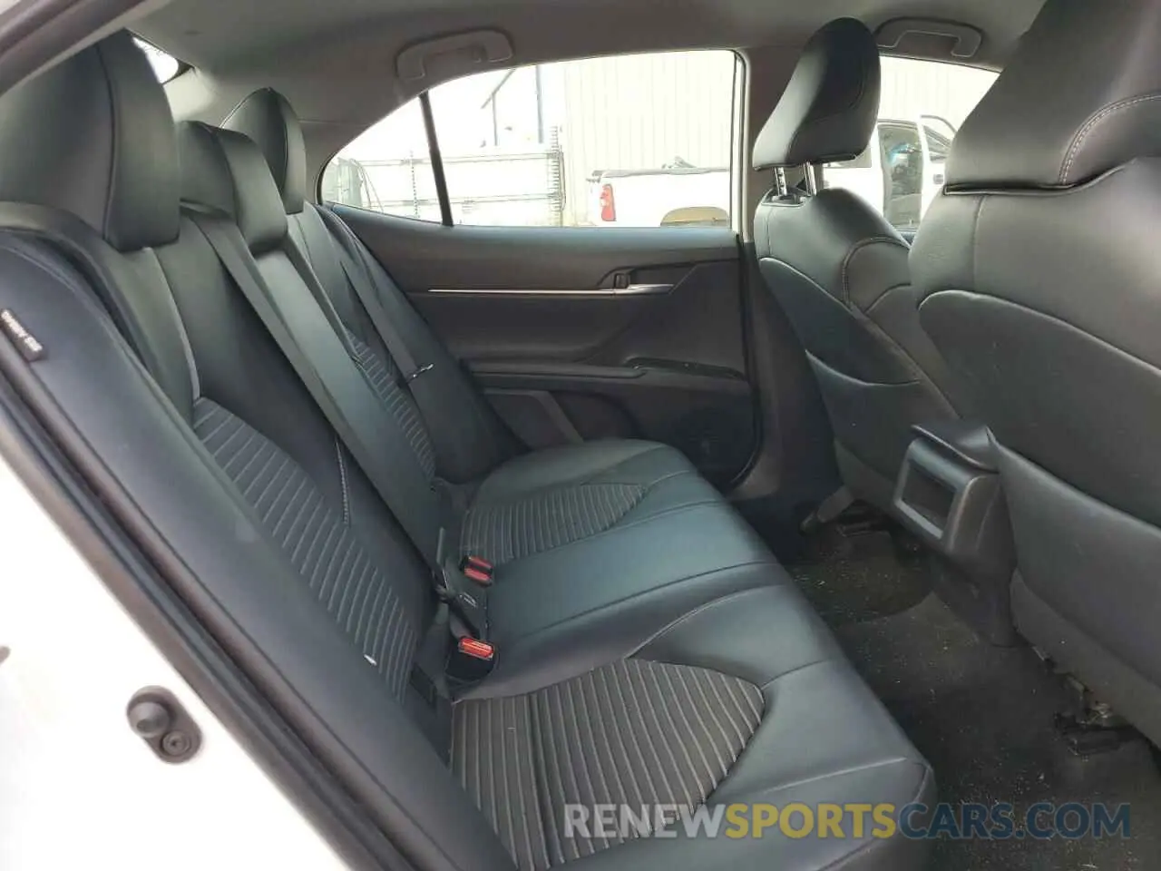 10 fotografías del automóvil dañado 4T1B11HK6KU274084 TOYOTA CAMRY 2019