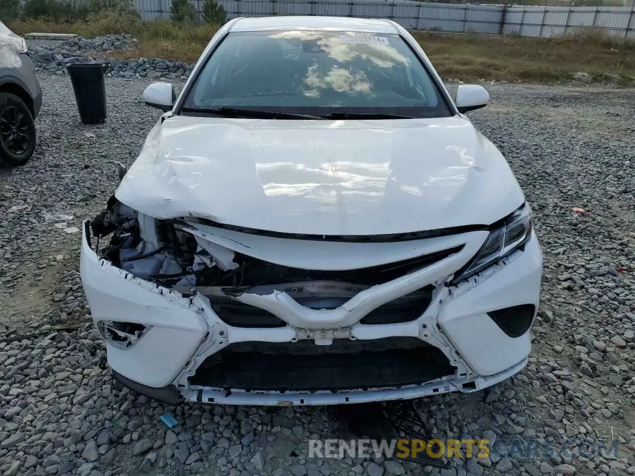 5 fotografías del automóvil dañado 4T1B11HK6KU274084 TOYOTA CAMRY 2019