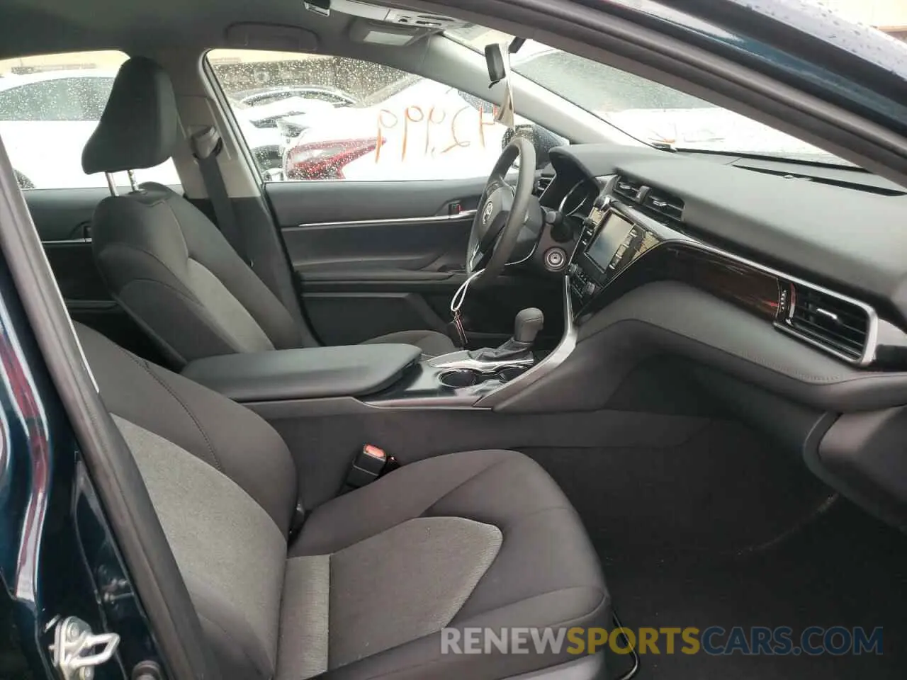 5 fotografías del automóvil dañado 4T1B11HK6KU281097 TOYOTA CAMRY 2019