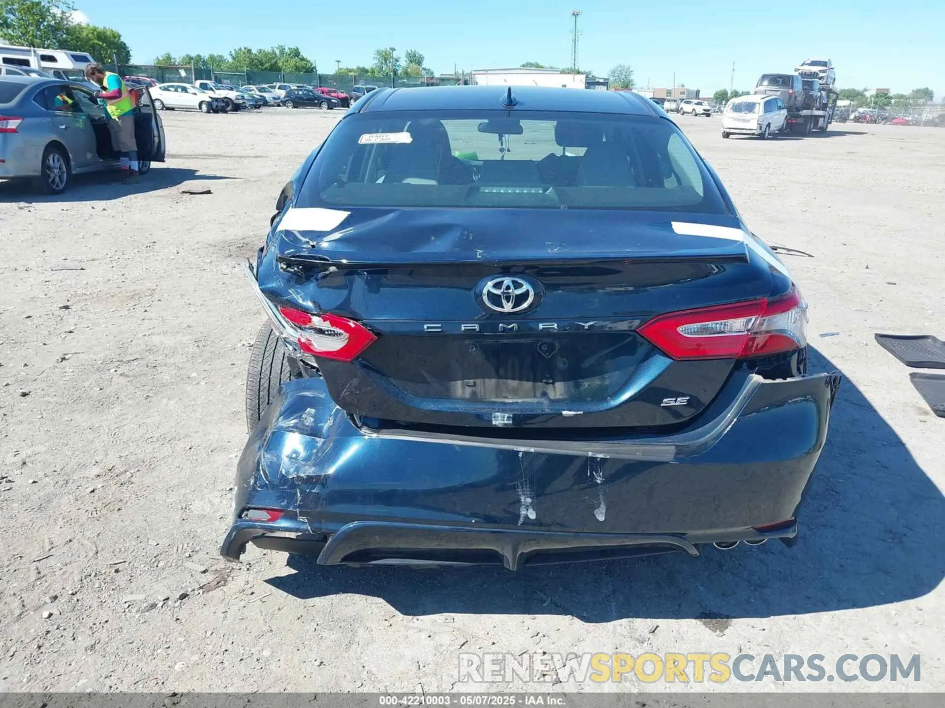 16 fotografías del automóvil dañado 4T1B11HK6KU283500 TOYOTA CAMRY 2019