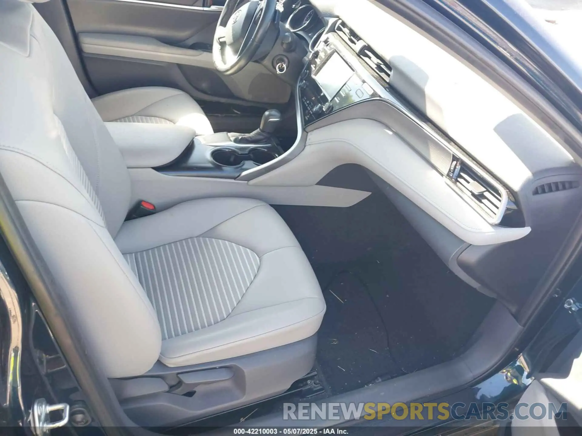 5 fotografías del automóvil dañado 4T1B11HK6KU283500 TOYOTA CAMRY 2019