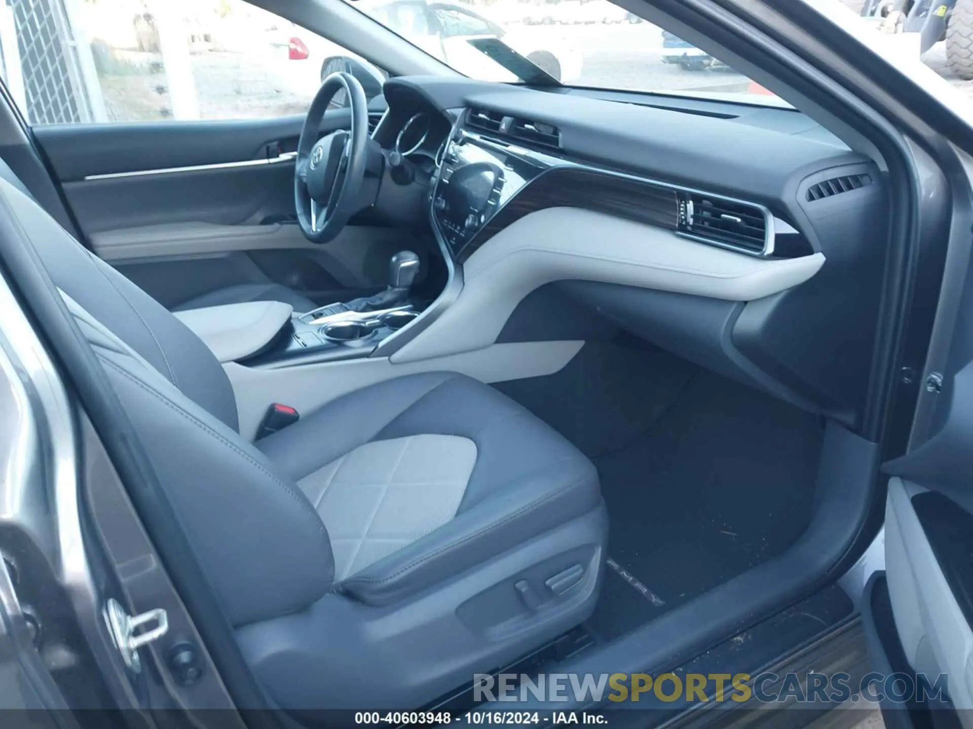 5 fotografías del automóvil dañado 4T1B11HK6KU289703 TOYOTA CAMRY 2019