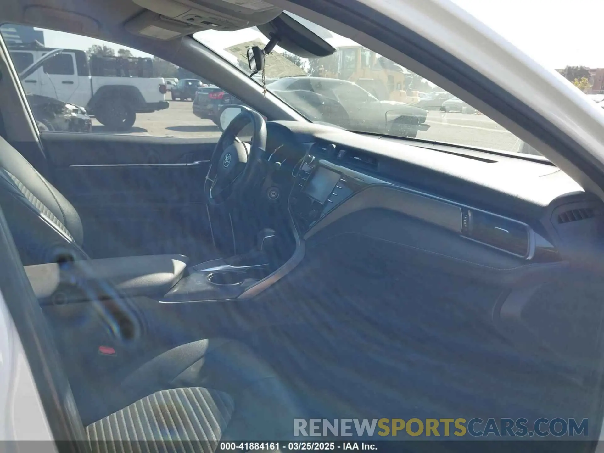 5 fotografías del automóvil dañado 4T1B11HK6KU684612 TOYOTA CAMRY 2019