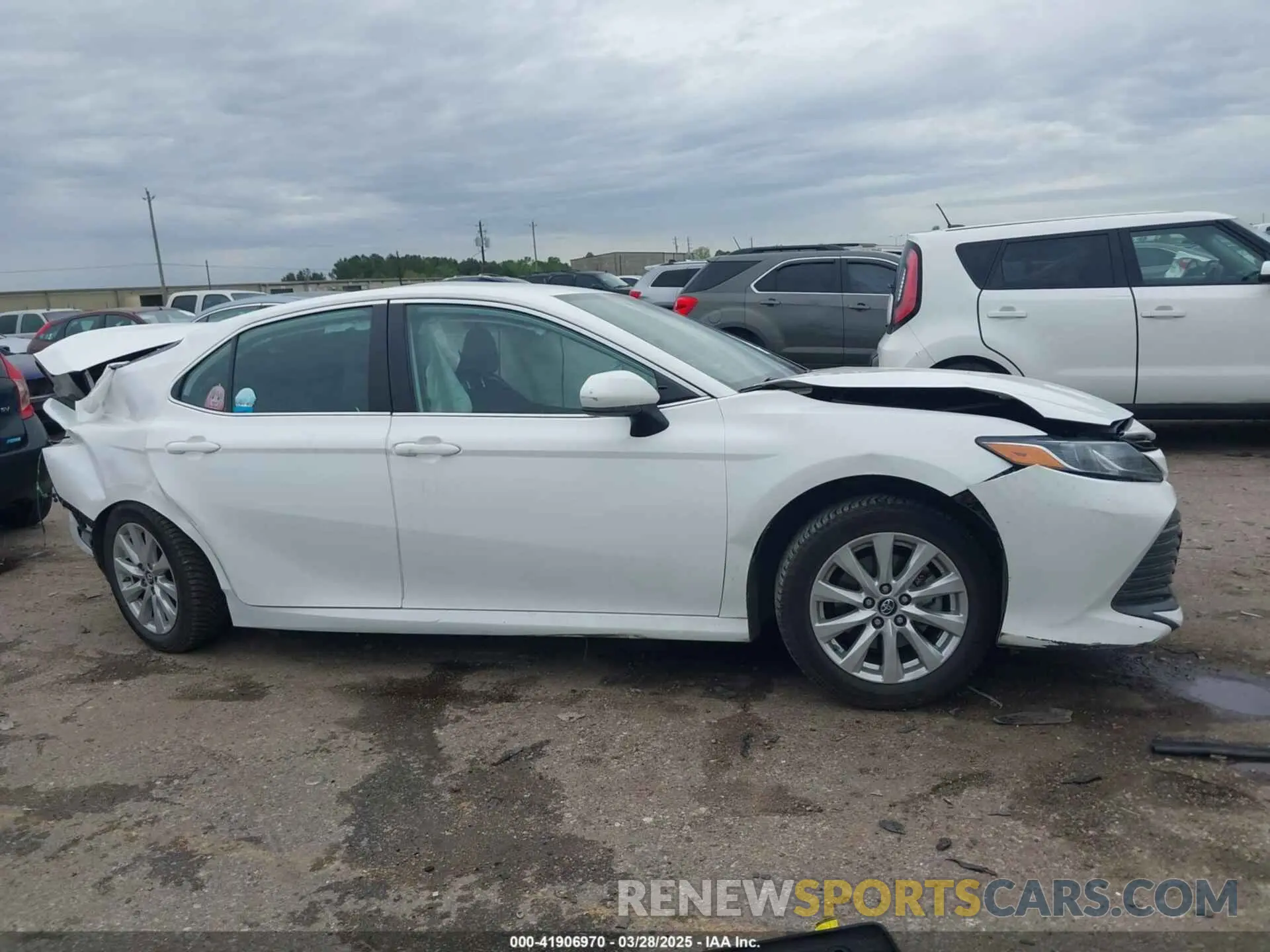 13 fotografías del automóvil dañado 4T1B11HK6KU685386 TOYOTA CAMRY 2019