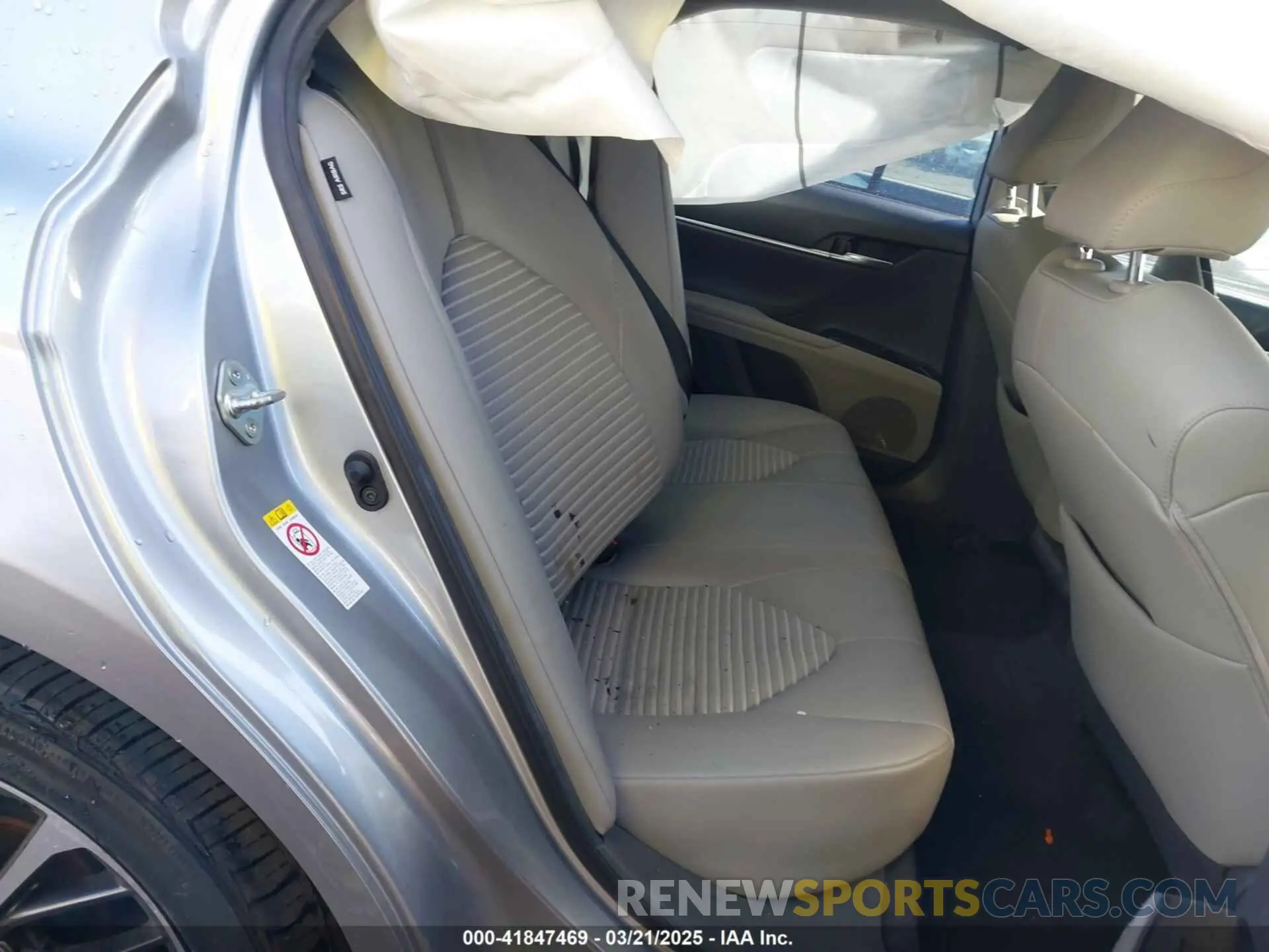 8 fotografías del automóvil dañado 4T1B11HK6KU692080 TOYOTA CAMRY 2019