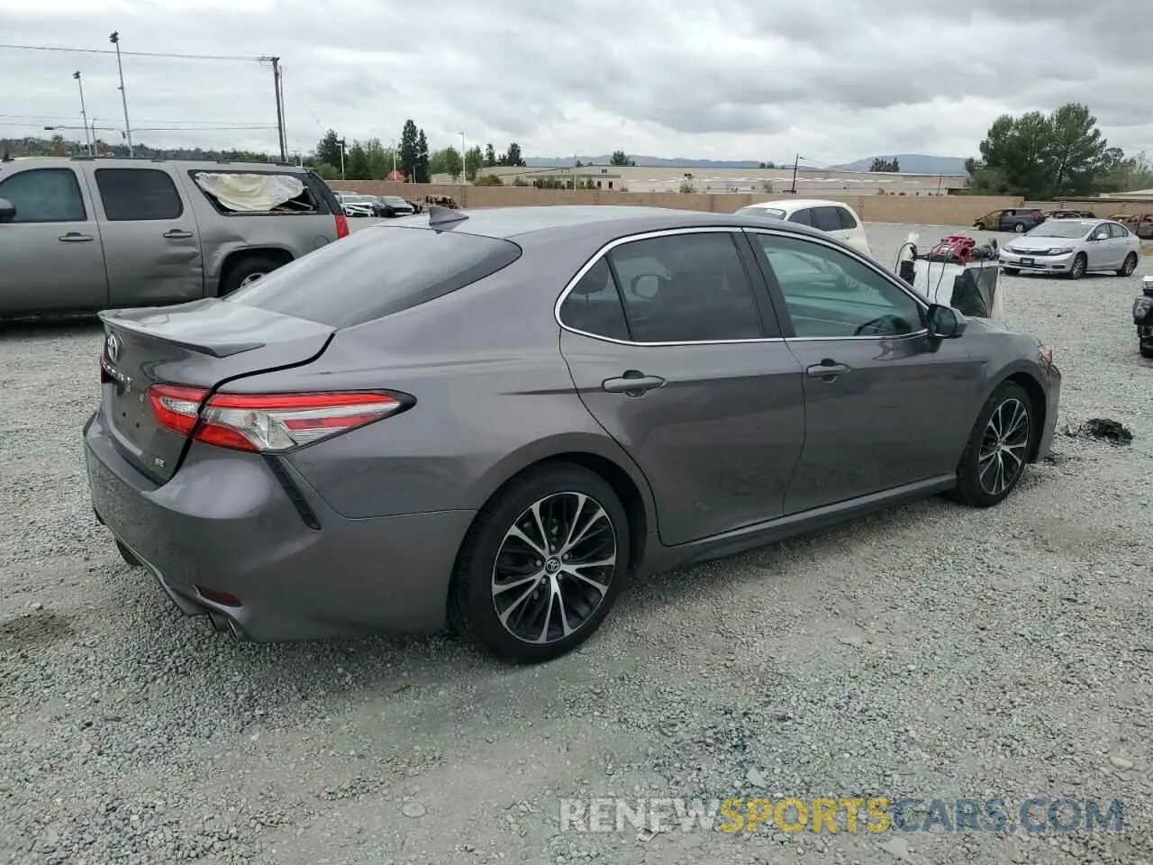 3 fotografías del automóvil dañado 4T1B11HK6KU702896 TOYOTA CAMRY 2019