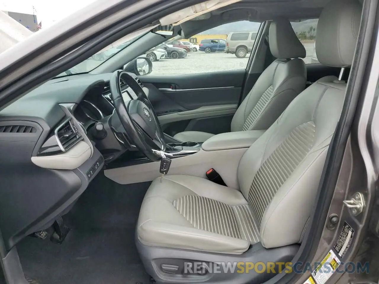 7 fotografías del automóvil dañado 4T1B11HK6KU702896 TOYOTA CAMRY 2019
