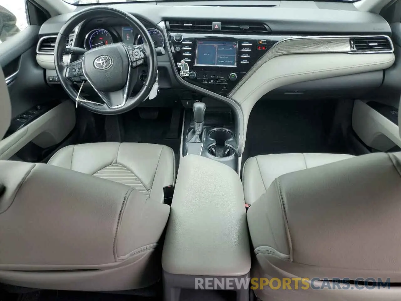 8 fotografías del automóvil dañado 4T1B11HK6KU702896 TOYOTA CAMRY 2019