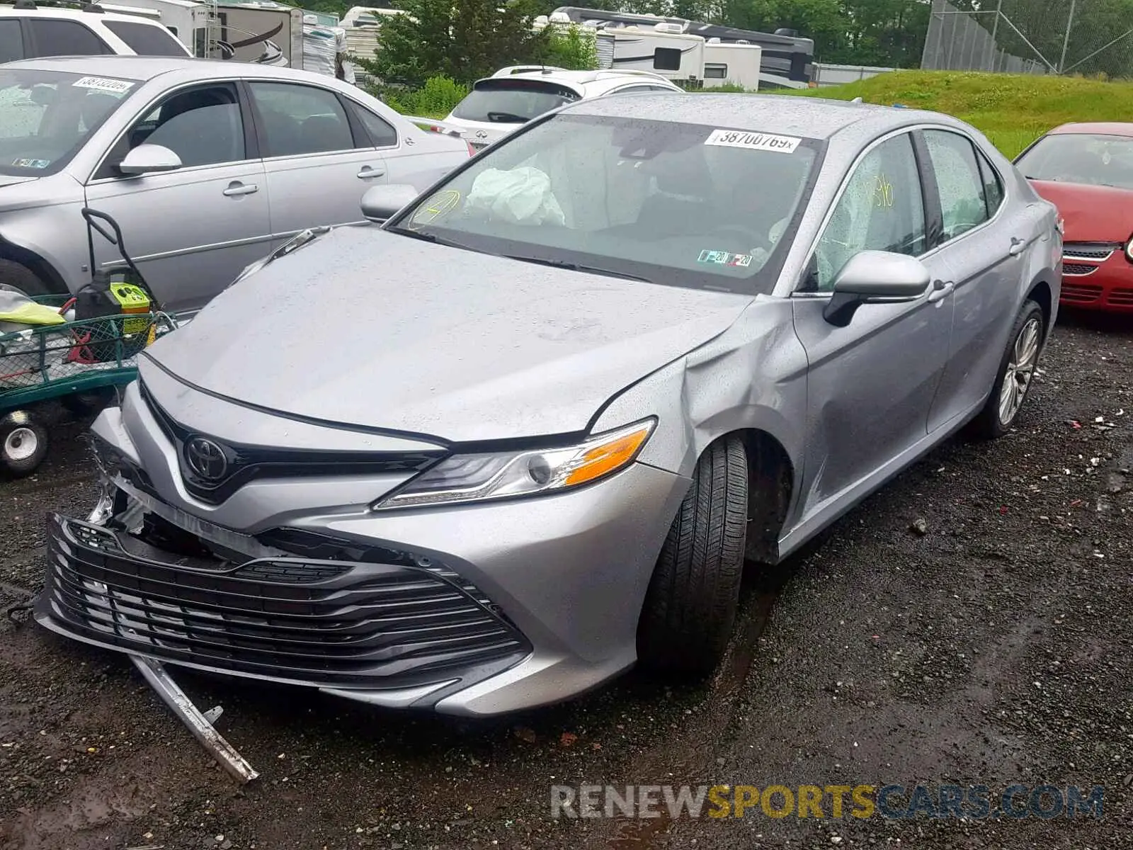 2 fotografías del automóvil dañado 4T1B11HK6KU703496 TOYOTA CAMRY 2019