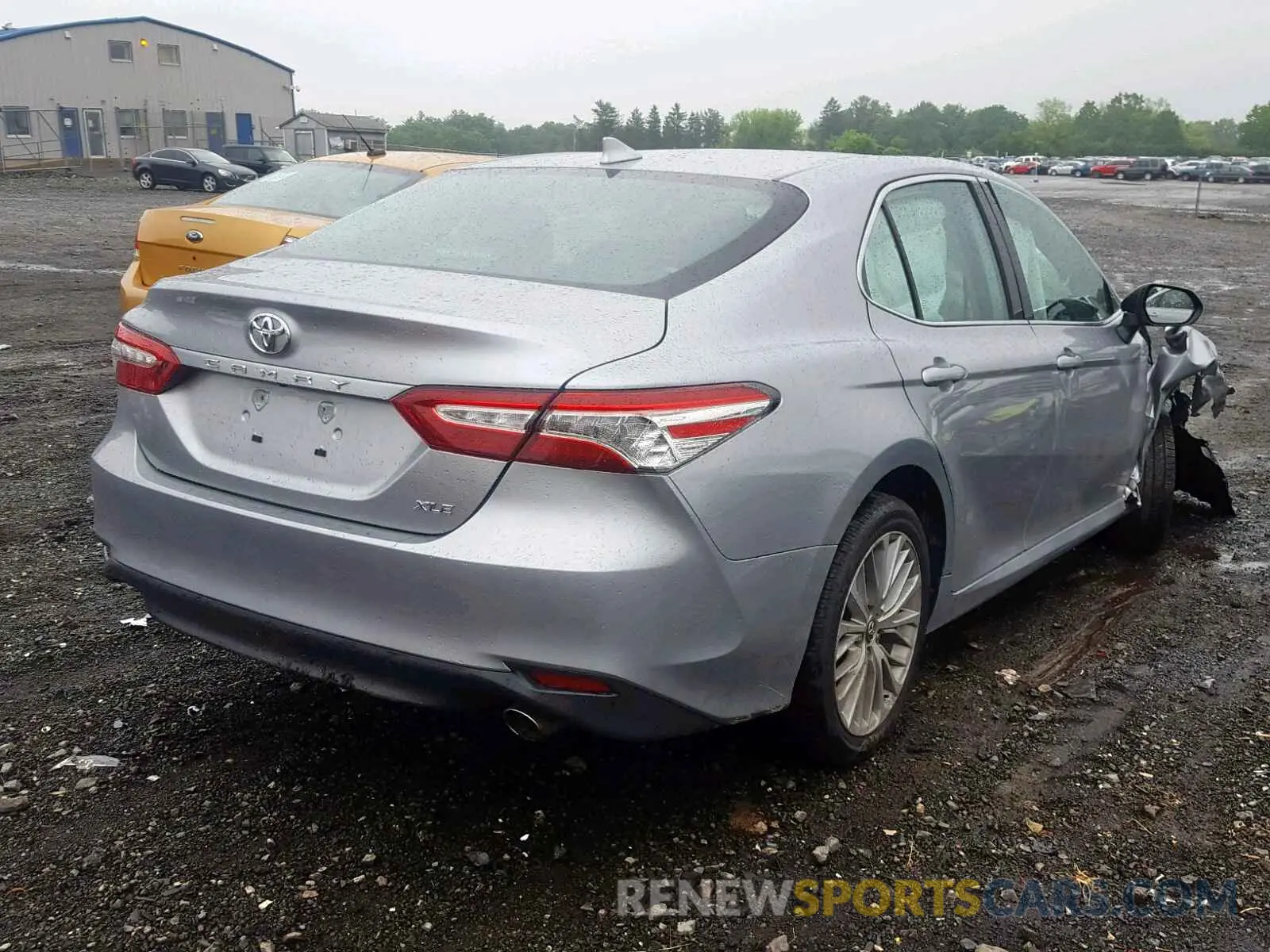 4 fotografías del automóvil dañado 4T1B11HK6KU703496 TOYOTA CAMRY 2019