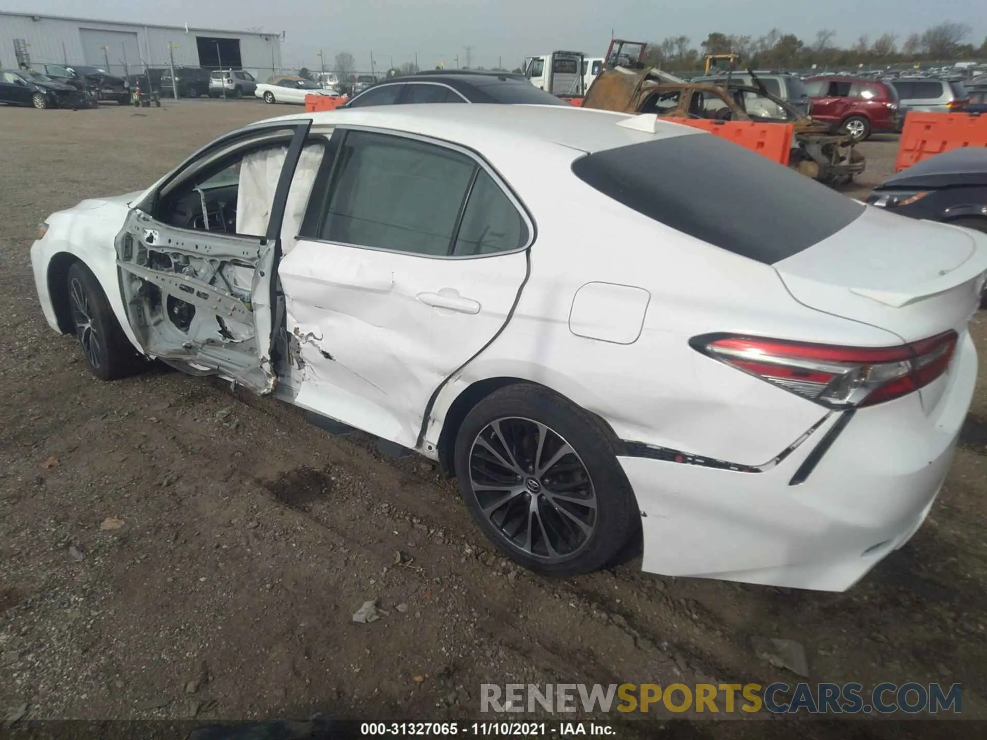 3 fotografías del automóvil dañado 4T1B11HK6KU720976 TOYOTA CAMRY 2019
