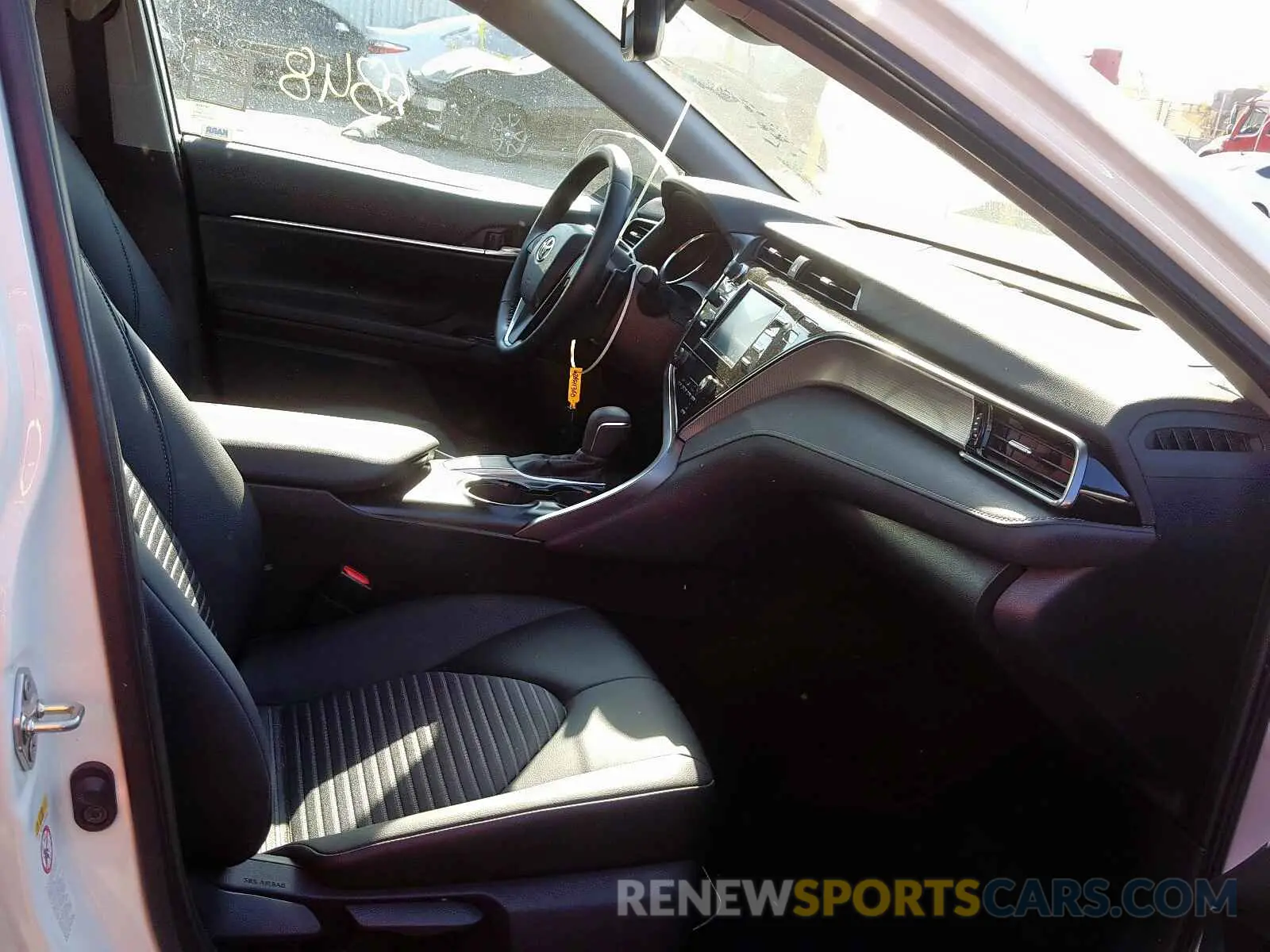 5 fotografías del automóvil dañado 4T1B11HK6KU725854 TOYOTA CAMRY 2019
