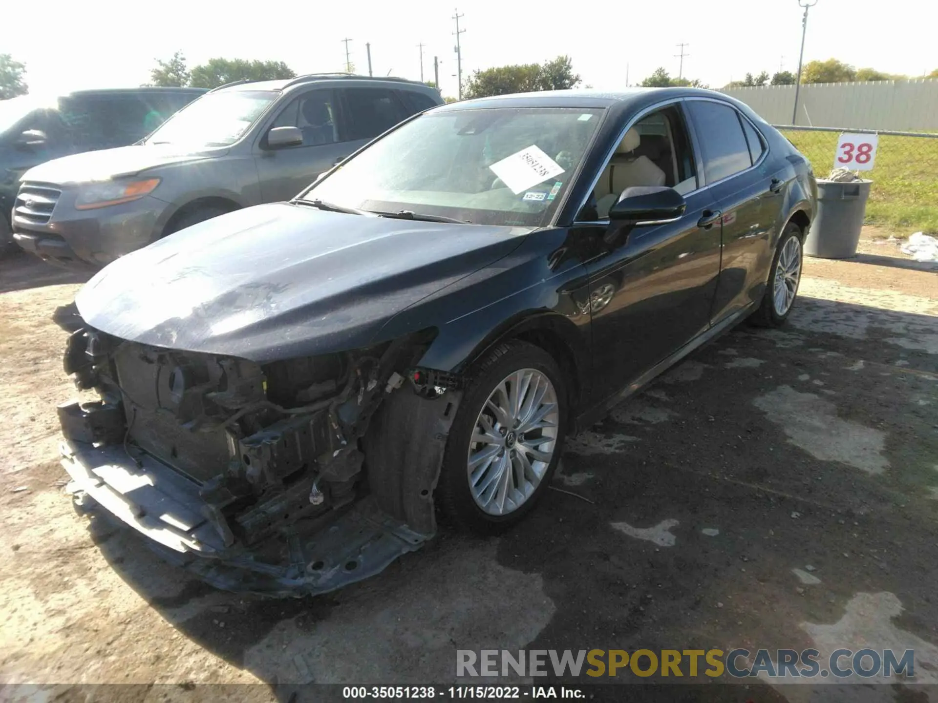 2 fotografías del automóvil dañado 4T1B11HK6KU726499 TOYOTA CAMRY 2019