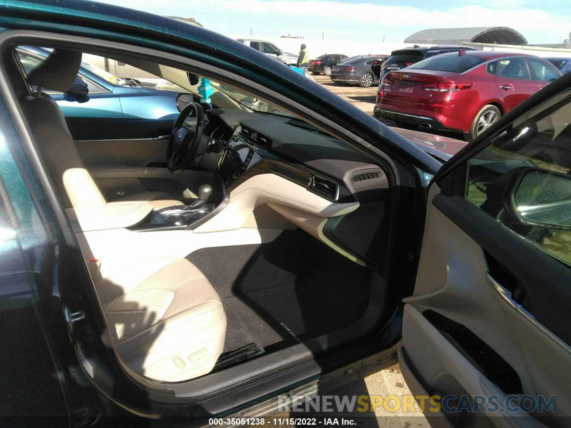 5 fotografías del automóvil dañado 4T1B11HK6KU726499 TOYOTA CAMRY 2019