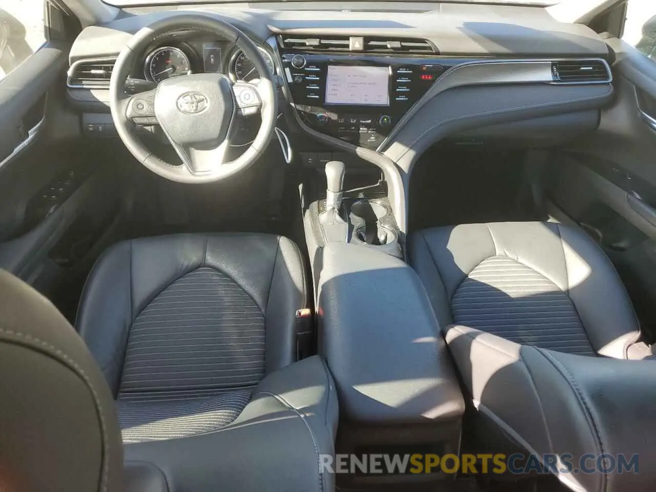 8 fotografías del automóvil dañado 4T1B11HK6KU735784 TOYOTA CAMRY 2019