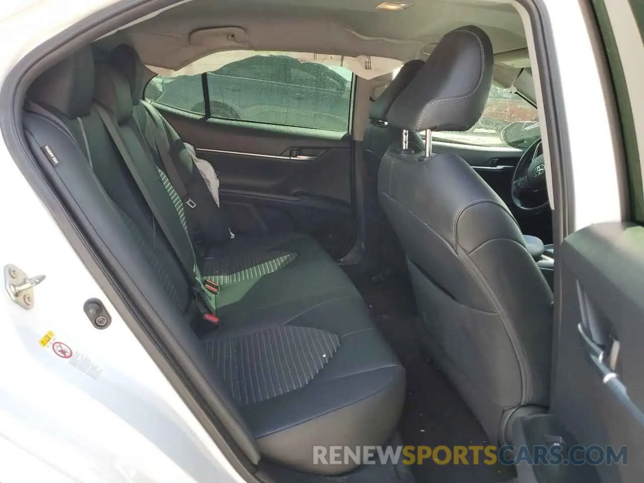 10 fotografías del automóvil dañado 4T1B11HK6KU743657 TOYOTA CAMRY 2019