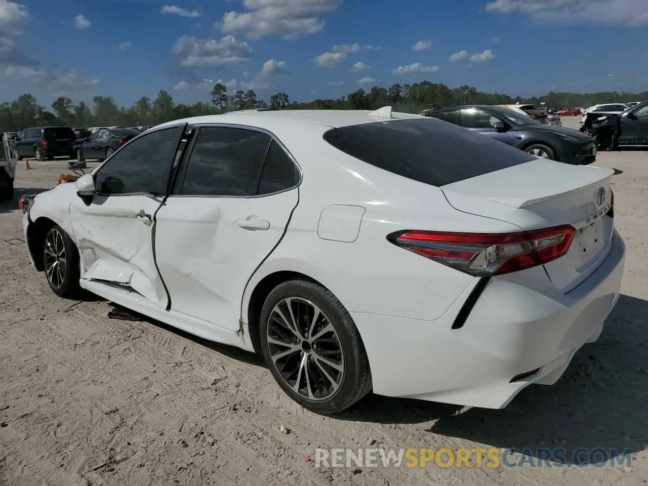 2 fotografías del automóvil dañado 4T1B11HK6KU743657 TOYOTA CAMRY 2019