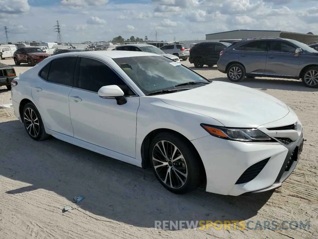 4 fotografías del automóvil dañado 4T1B11HK6KU743657 TOYOTA CAMRY 2019