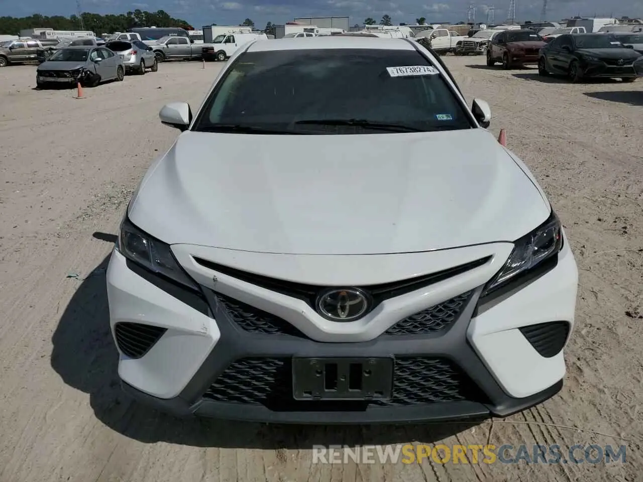 5 fotografías del automóvil dañado 4T1B11HK6KU743657 TOYOTA CAMRY 2019
