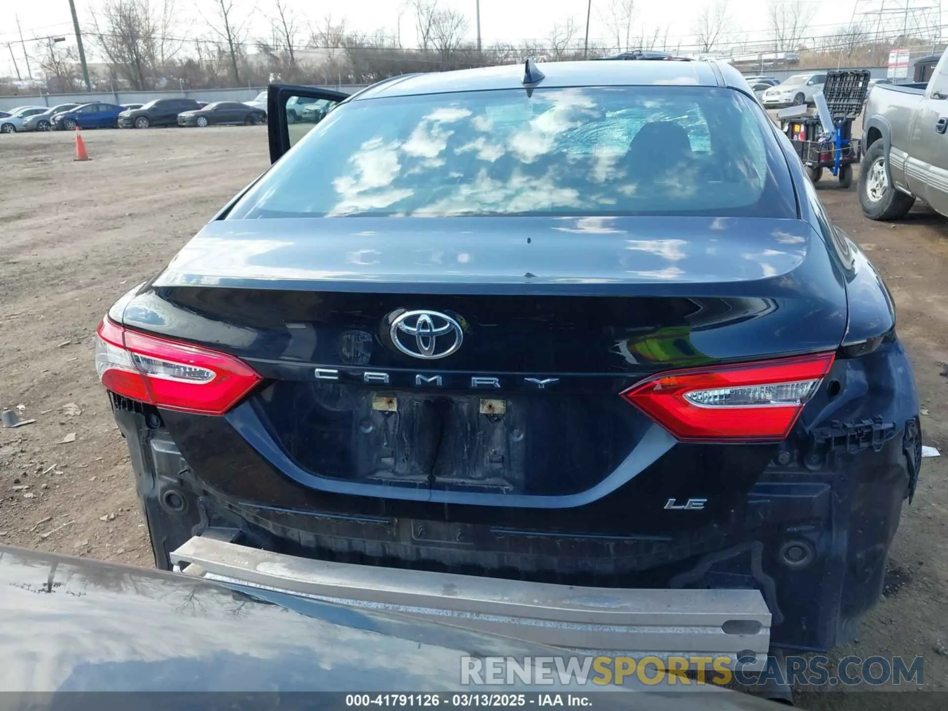 17 fotografías del automóvil dañado 4T1B11HK6KU754058 TOYOTA CAMRY 2019