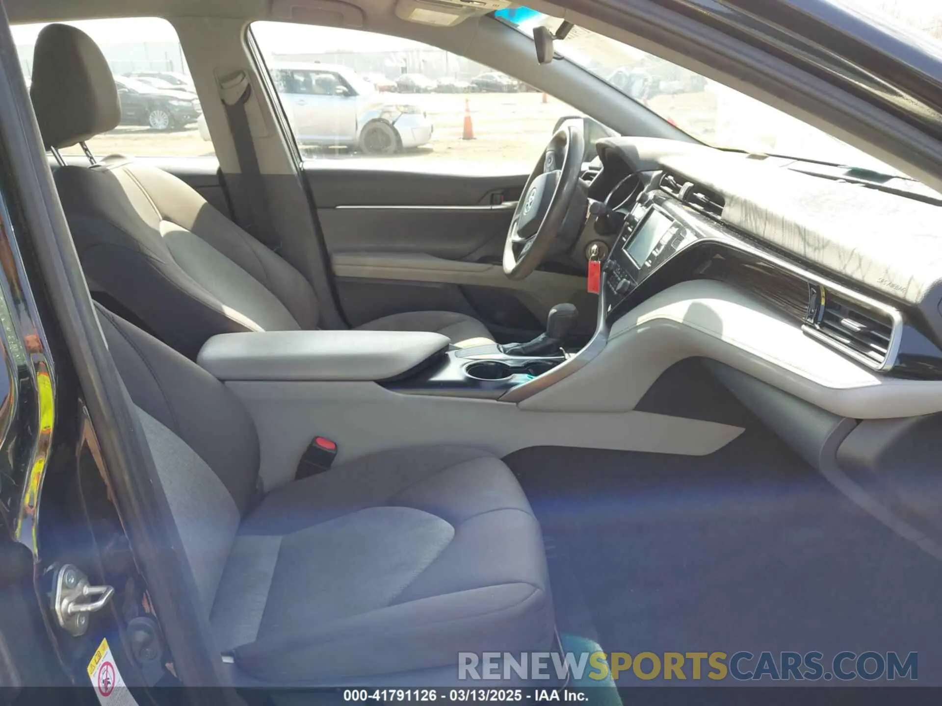 5 fotografías del automóvil dañado 4T1B11HK6KU754058 TOYOTA CAMRY 2019