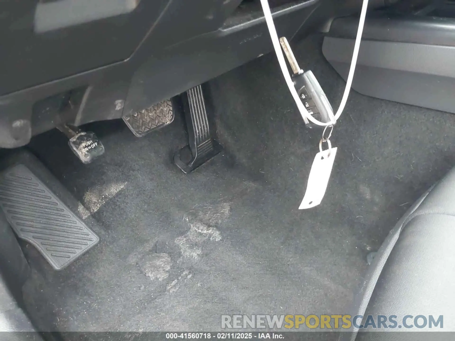 11 fotografías del automóvil dañado 4T1B11HK6KU755355 TOYOTA CAMRY 2019