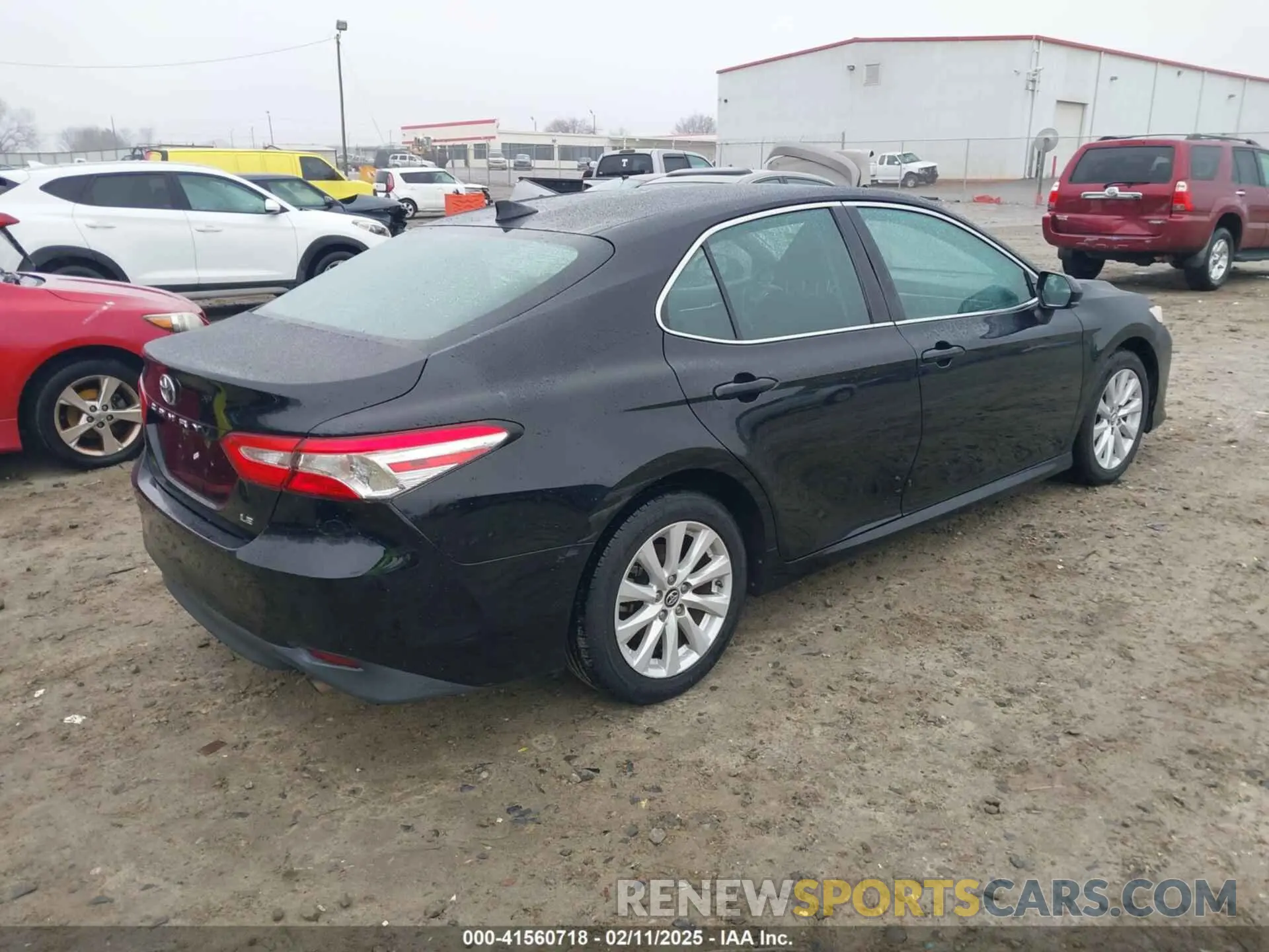 4 fotografías del automóvil dañado 4T1B11HK6KU755355 TOYOTA CAMRY 2019