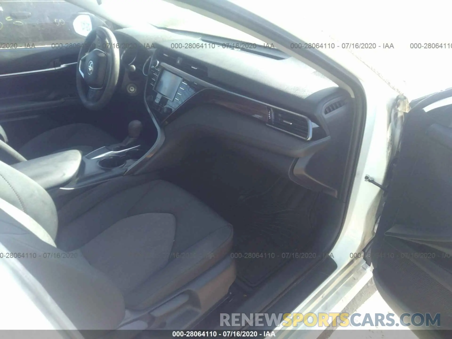 5 fotografías del automóvil dañado 4T1B11HK6KU759096 TOYOTA CAMRY 2019